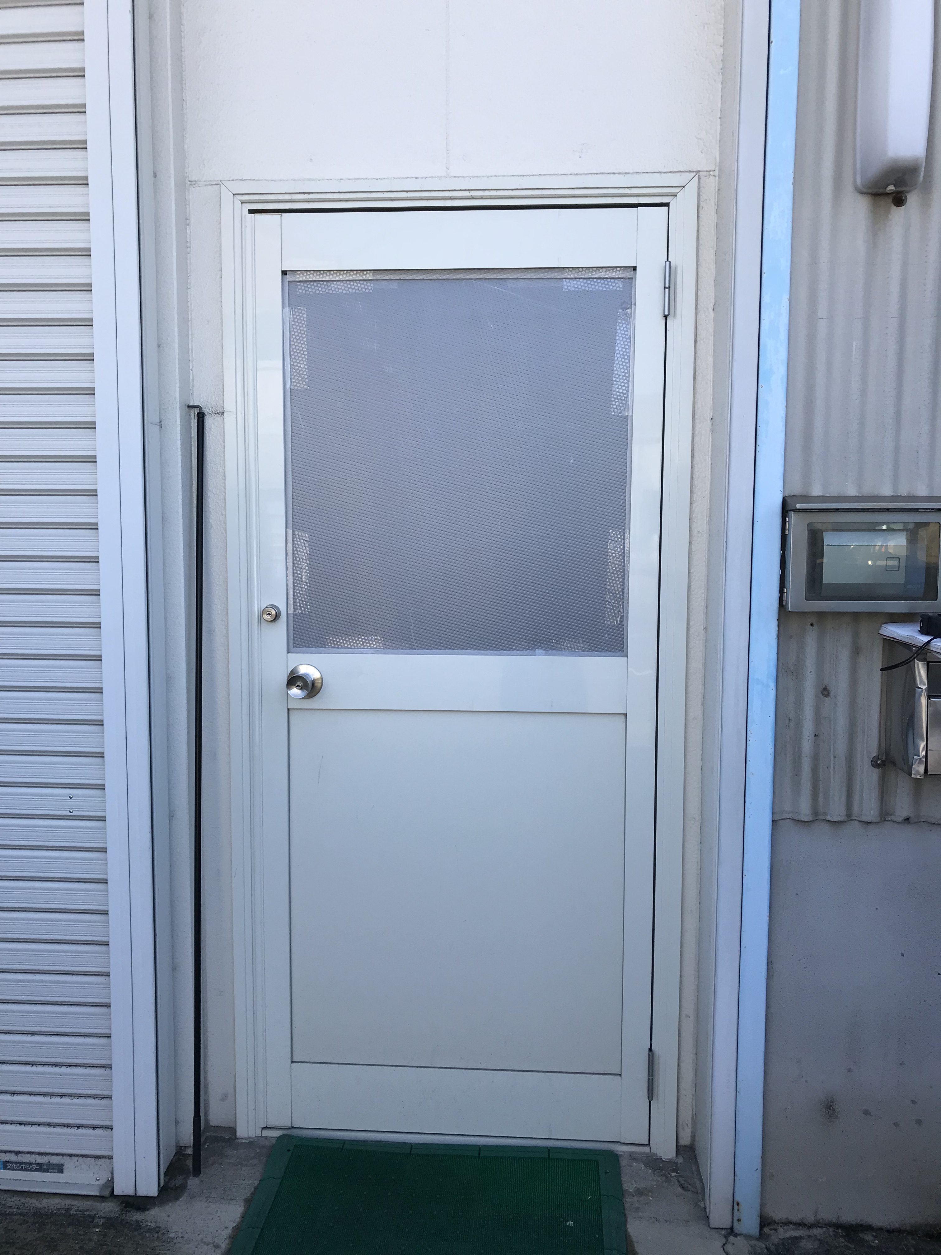 出入り口ドアのガラス修理（割れかえ交換） 名古屋のガラス交換・修理。取り付け グラスプラン「大脇硝子店」